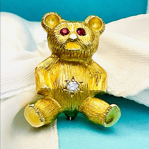 Tiffany & Co. Jewelry - ❌❌SOLD ❌❌♥️ 18K Yellow Gold Diamond Ruby Teddy Bear Brooch Pin ♥️
Diamond Ruby